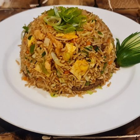 أرز مقلي مشكل (دجاج / لحم بقري)