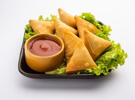 سمبوسة (جبنة ، دجاج ، خضروات)