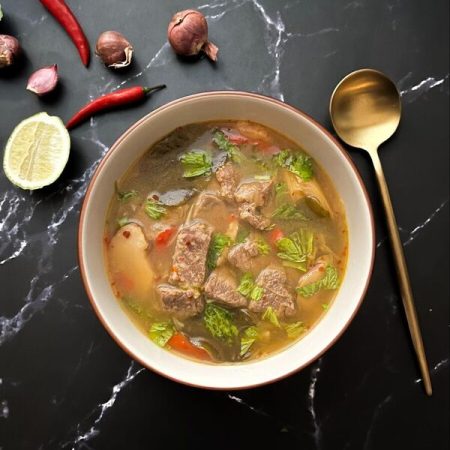 شوربة لحم البقر التايلاندية